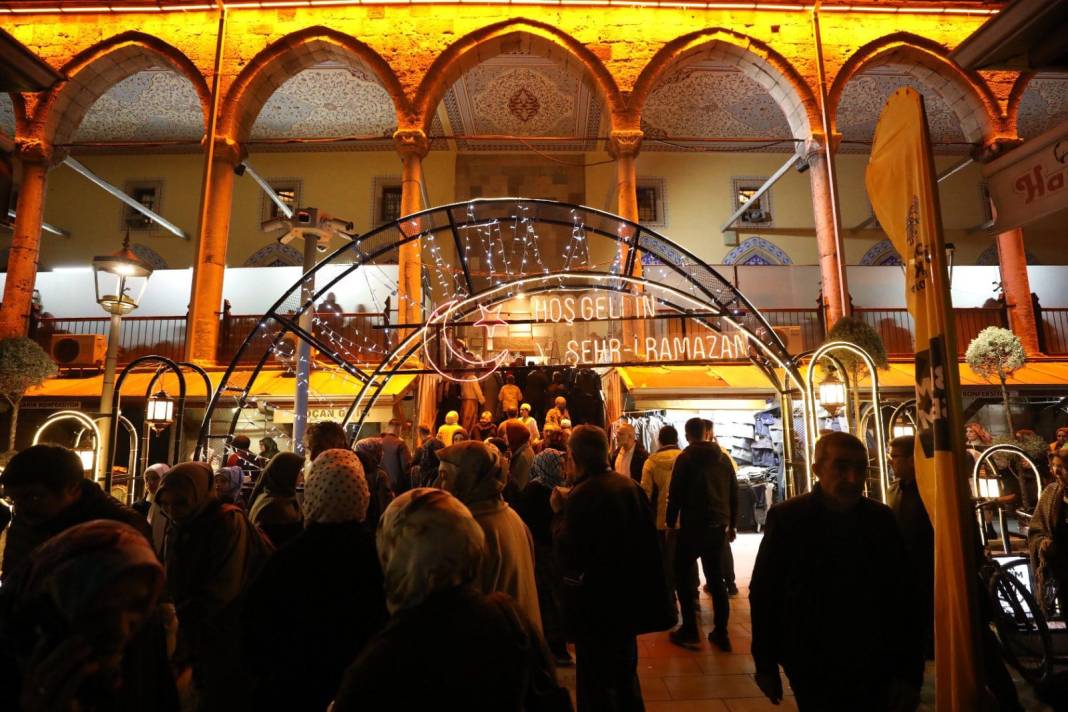 Konya'da "bin aydan daha hayırlı gece" idrak edildi: Camiler doldu, taştı 5